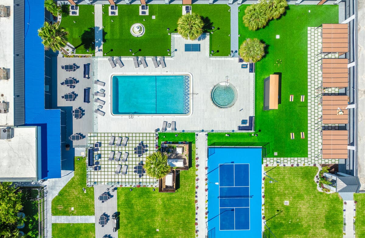 Pool and hot tub at The Jade